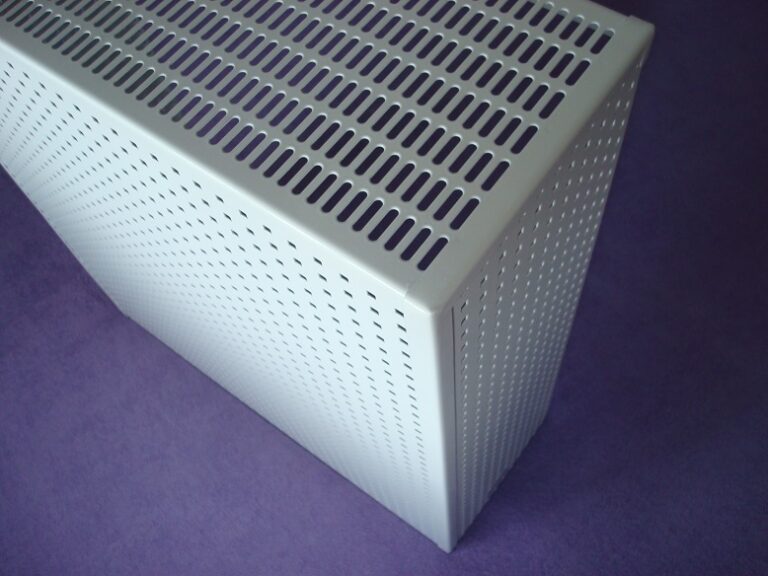 Osłony typu C na grzejnik o rozstawie żeberek co 6 do 6,5 cm, głębokość 20 cm podejście lewe