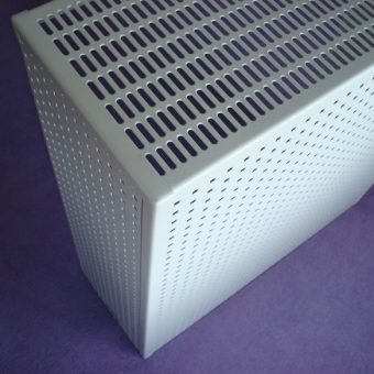 Osłony typu C na grzejnik o rozstawie żeberek co 6 do 6,5 cm, głębokość 20 cm podejście prawe